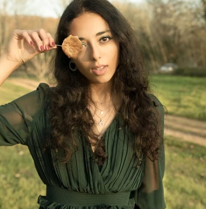 Saliha: ingeniera, viajera, políglota, poeta… y mucho más.
